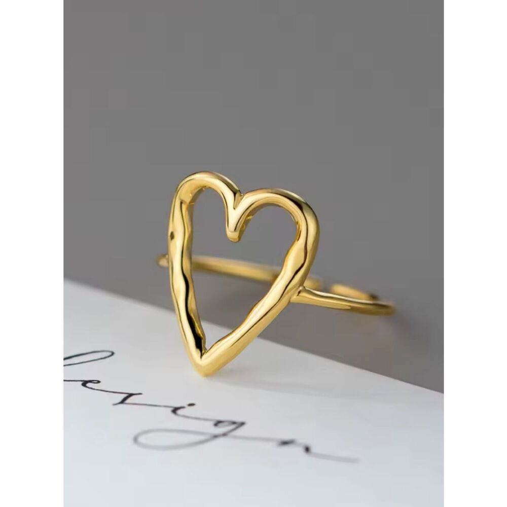 The Gold Wired Oversized heart ring in 925 silver and 14k plating